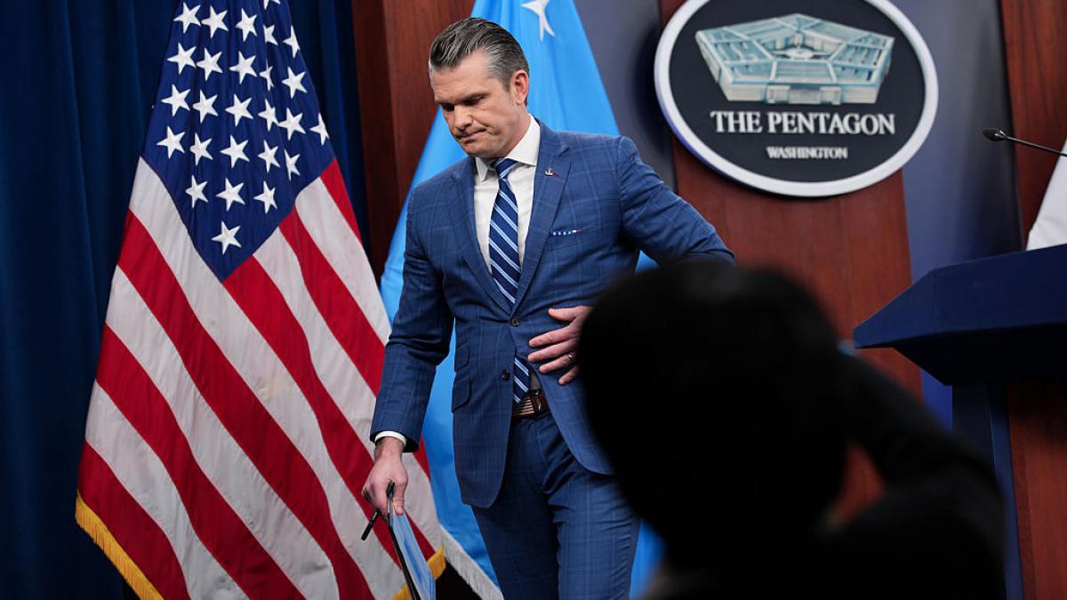 pete hegseth va lipsi iar de la o intalnire pentru ucraina si isi trimite la discutii un adjunct