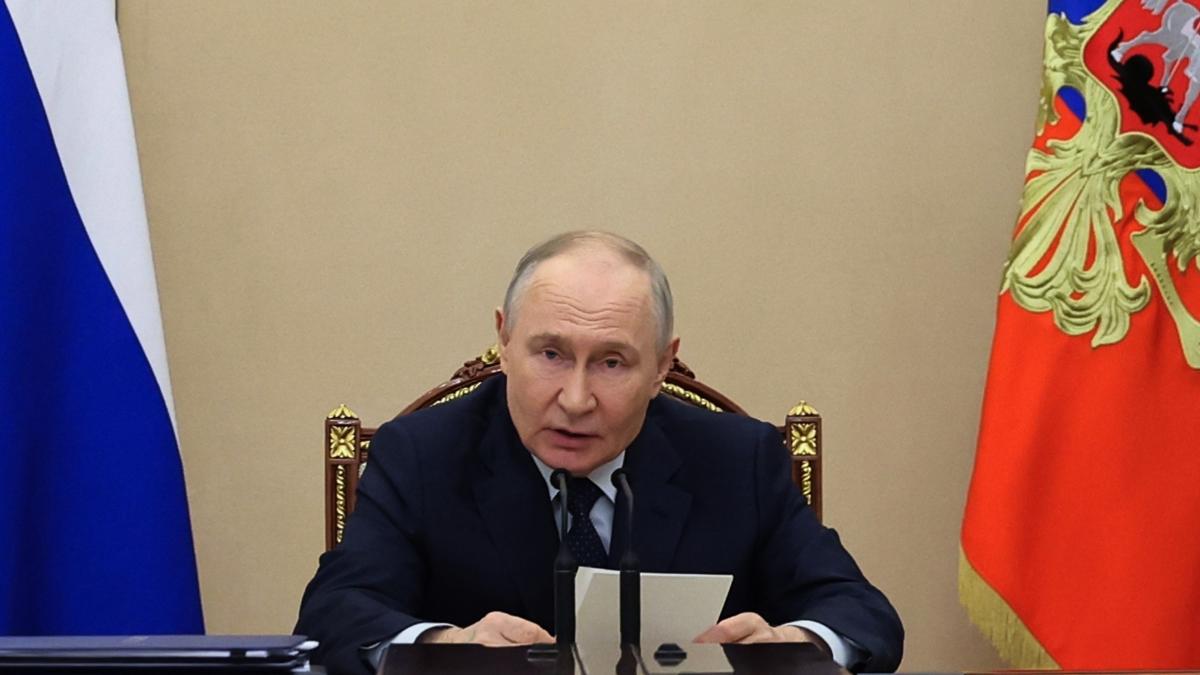 vladimir putin i a certat pe inaltii sai oficiali pentru starea economiei si le a cerut sa vina cu solutii