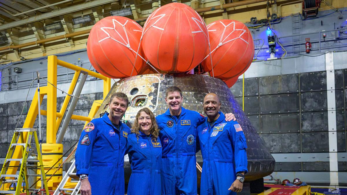 astronautii capsulei orion a misiunii artemis 2 la intoarcerea pe pamant 11 aprilie 2026
