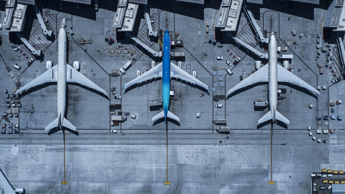 criza de kerosen duce la anularea zborurilor si cresterea preturilor ce companii au anuntat taxe chiar si pentru biletele cumparate