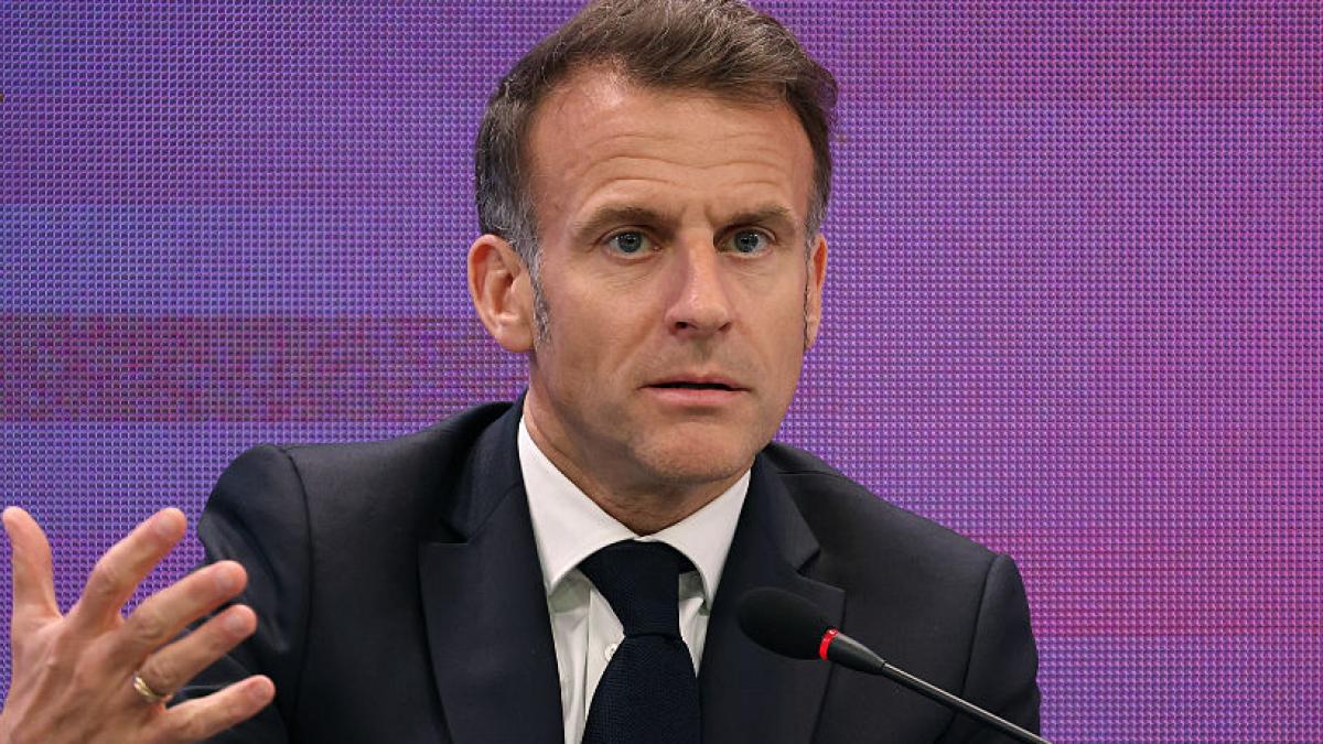 macron le cere adolescentilor sa petreaca o zi pe luna fara telefoane si sa citeasca mai mult sa avem o zi offline
