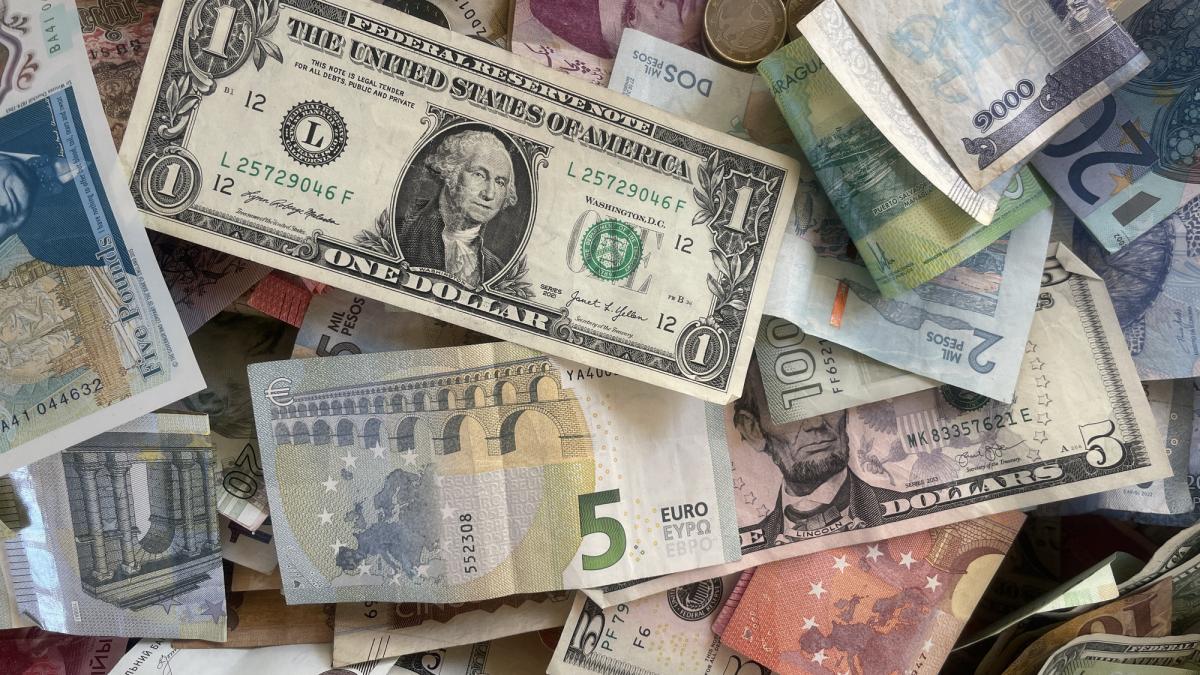 topul celor 10 monede ale anului 2026 include forintul maghiar de ce castiga teren in fata dolarului american