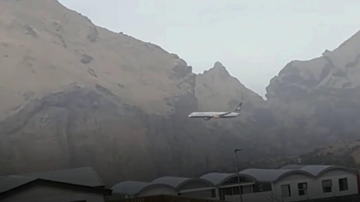 ancheta dupa un survol la joasa altitudine pilotul se afla la ultimul zbor inainte de pensionare