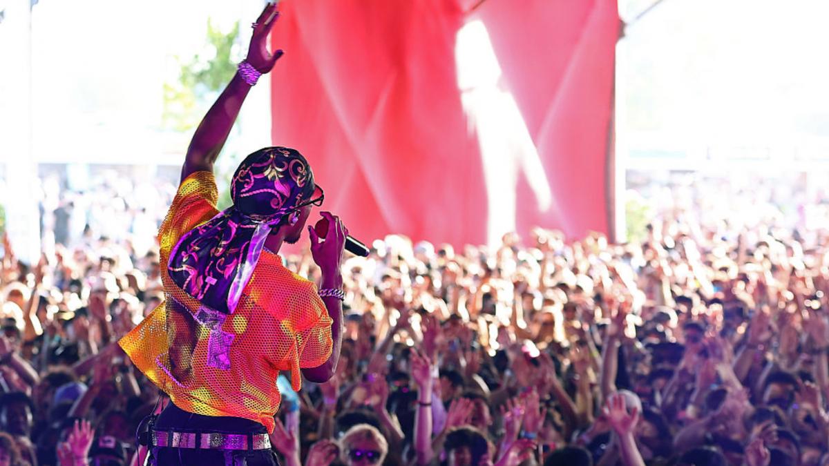 cantaret american arestat pentru crima cadavrul dezmembrat al unei fete de 14 ani a fost gasit in portbagajul masinii sale tesla