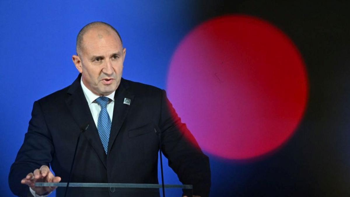 fostul presedinte rumen radev si noul sau partid au prima sansa in alegerile de duminica din bulgaria este al 8 lea scrutin in 5 ani