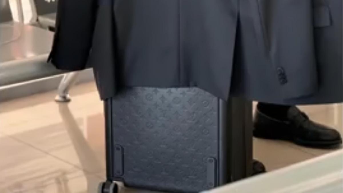 ministrul agriculturii fotografiat cu un geamantan louis vuitton de 5 000 de euro florin barbu nu cunosc marca nu stiu cat costa