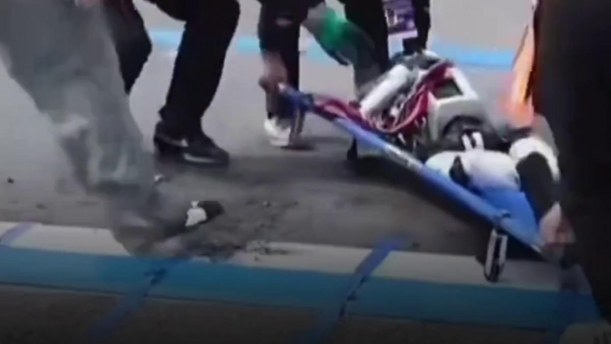 start cu probleme la un maraton un robot a cazut si a fost preluat cu targa