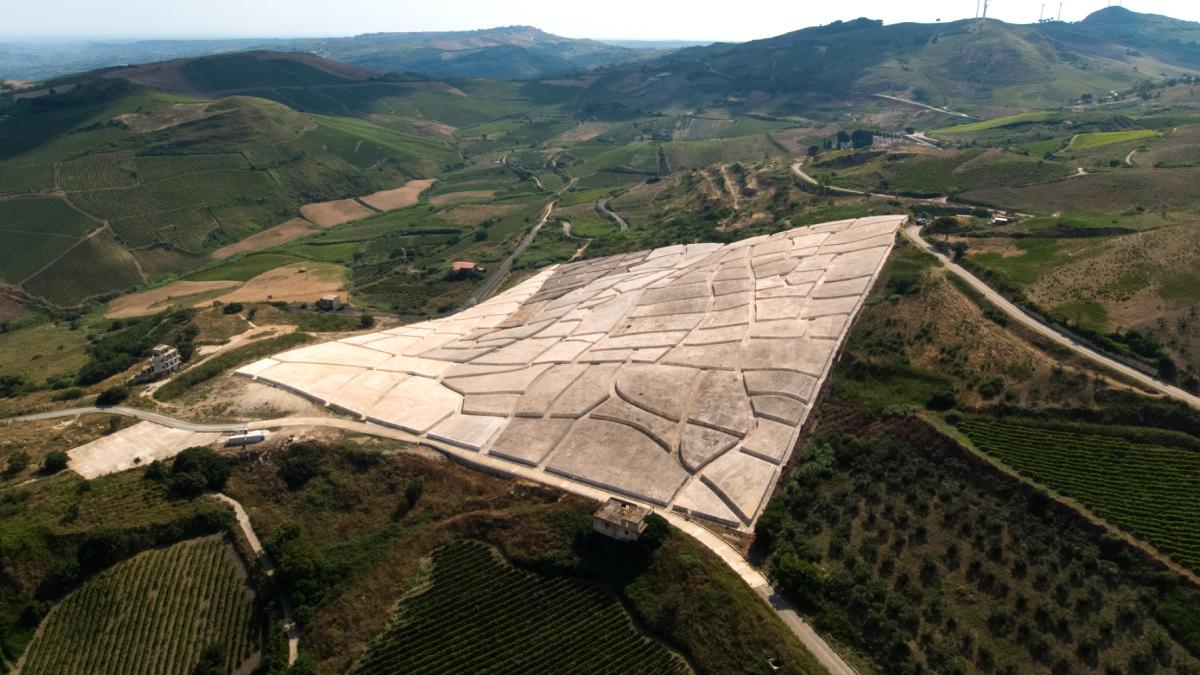 gibellina oras italia unic versant acoperit beton distrus cutremur atractie turistica