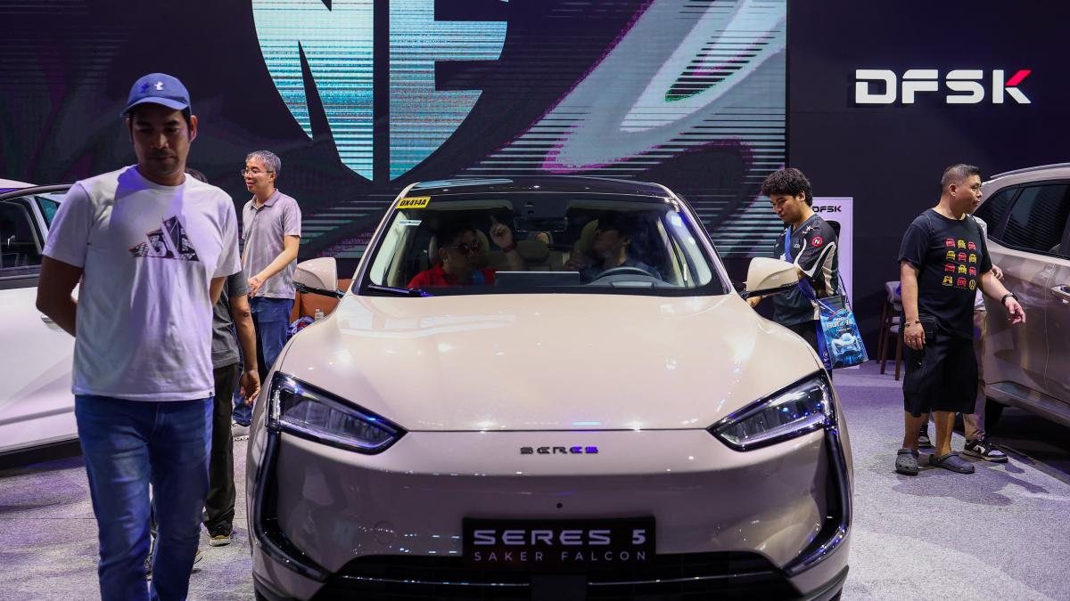 un producator auto chinez vrea sa creeze o toaleta in masina controlata vocal