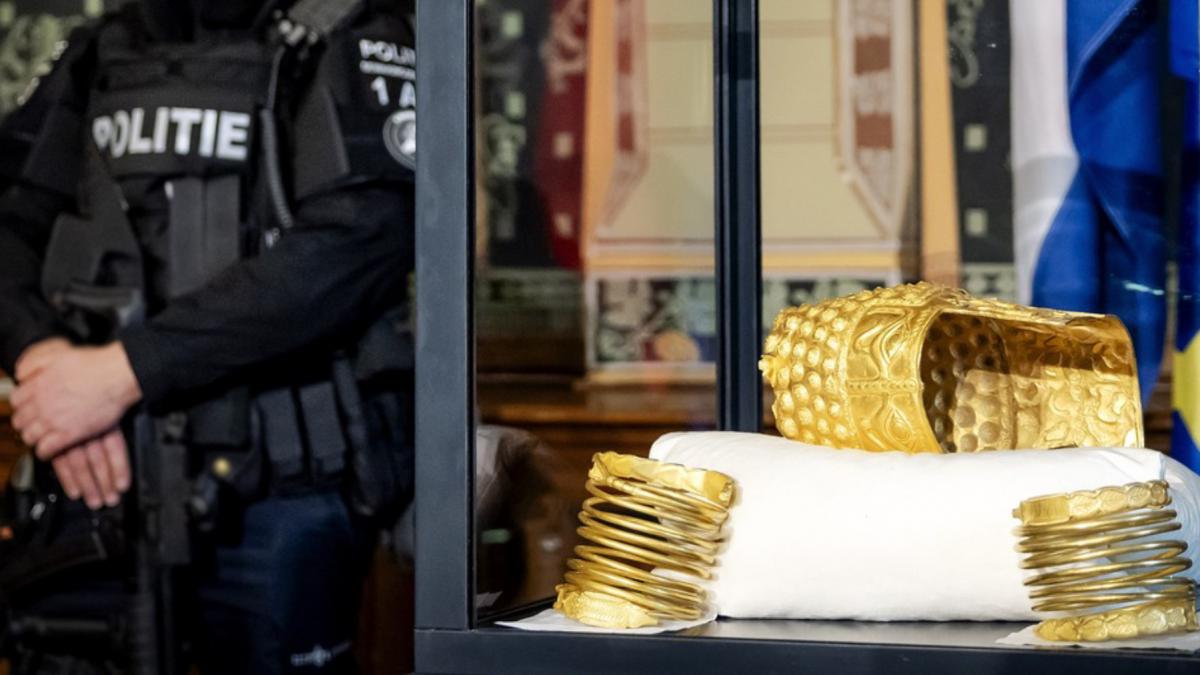 coiful dacic de la cotofenesti se poate vedea din 21 aprilie unde se afla expus program si preturi