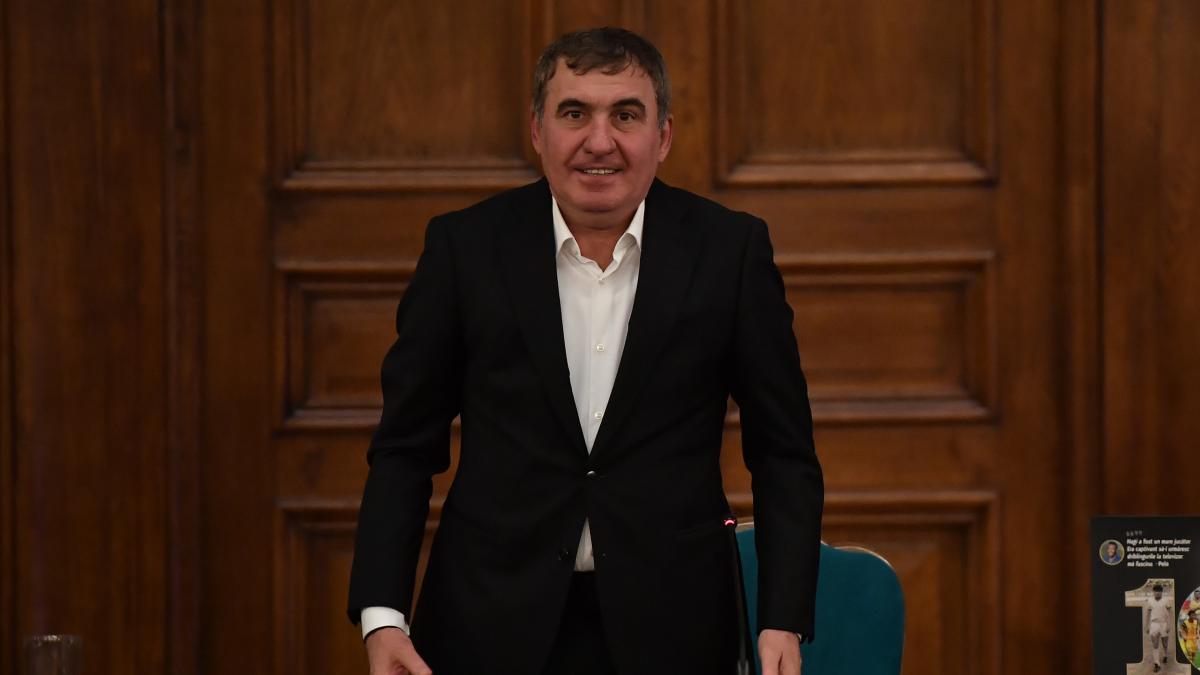 gheorghe hagi a fost numit selectionerul echipei nationale de fotbal a romaniei