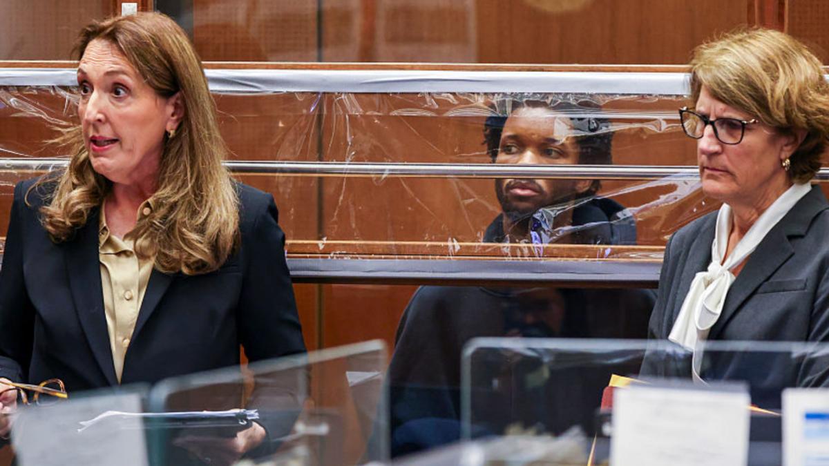 artistul american d4vd a pledat nevinovat la acuzatiile de crima dupa ce o fata de 14 ani disparuta a fost gasita moarta in masina sa