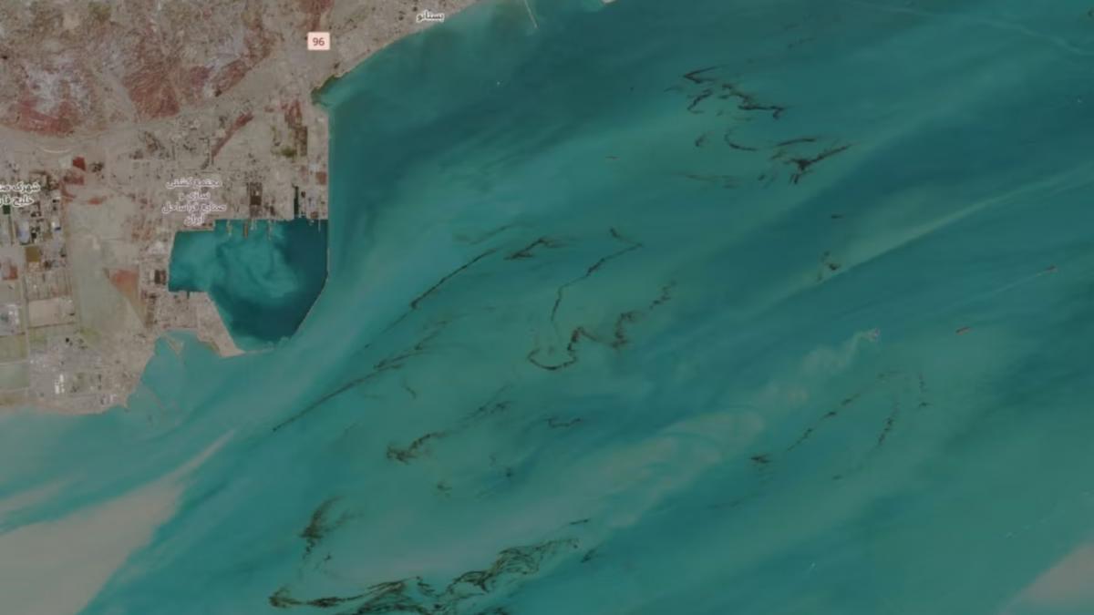 catastrofa ecologica iminenta petele de petrol din razboi in golful persic sunt vizibile din spatiu