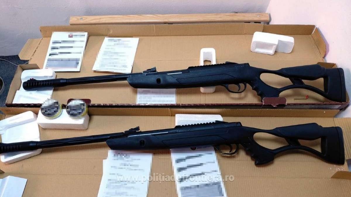 ce au gasit politistii in cateva colete pe aeroportul cluj napoca arme cu aer comprimat si 400 de bucati de proiectile