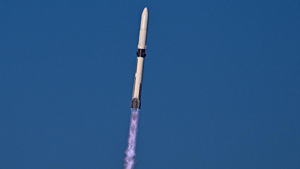 cea mai noua racheta a blue origin a fost retinuta la sol dupa un esec costisitor nu a reusit sa plaseze pe orbita un satelit