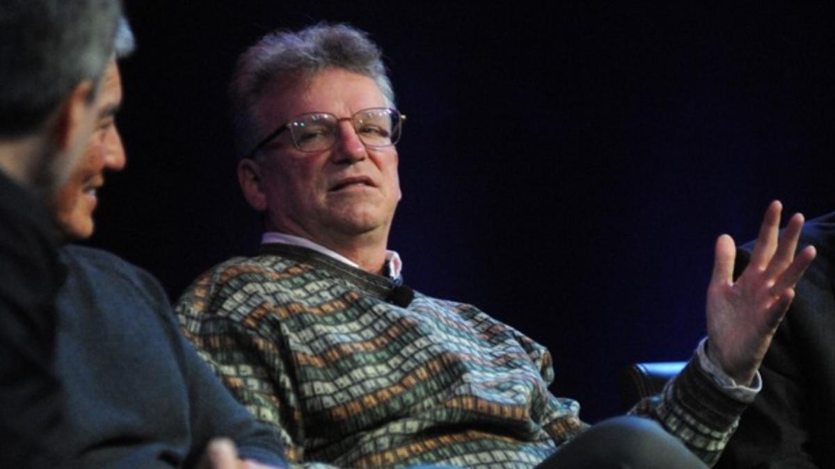 el este singurul angajat apple care lucreaza in companie de la infiintare acum 50 de ani steve jobs l a angajat cand avea doar 14 ani