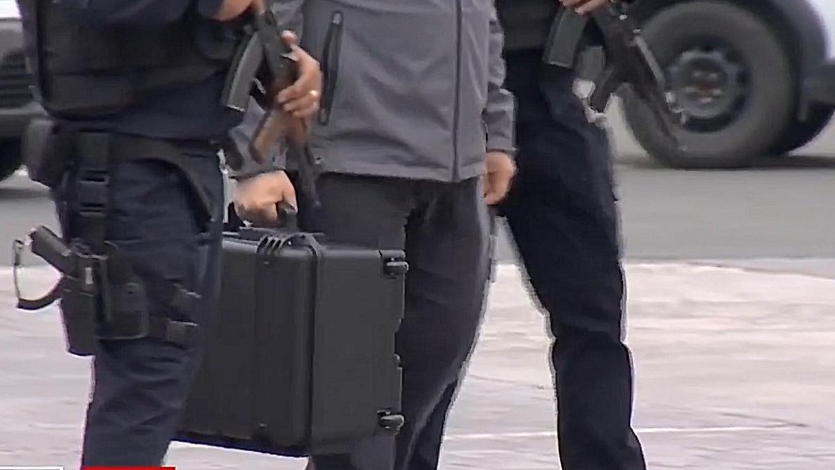 primele imagini cu tezaurul dacic adus din olanda sub paza masuri de securitate pe aeroportul otopeni