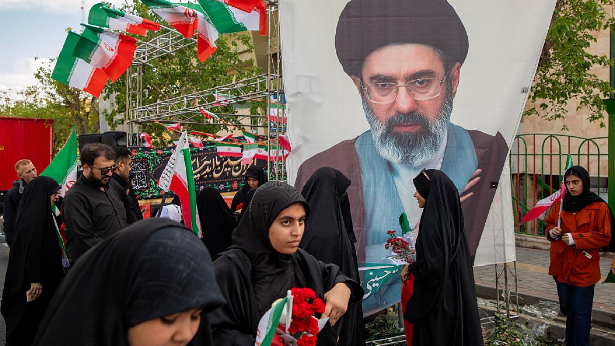 nevazut si de negasit nimeni nu stie nimic de mojtaba khamenei de sase saptamani iar aceasta ar putea fi o tactica a iranienilor