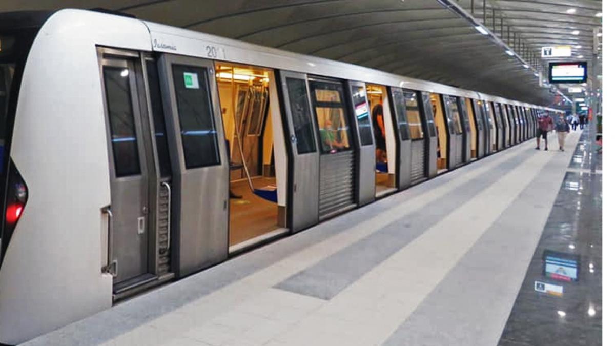 o bucata de tavan s a prabusit in tunelul de metrou pe magistrala 4 din bucuresti circulatia trenurilor a fost oprita temporar