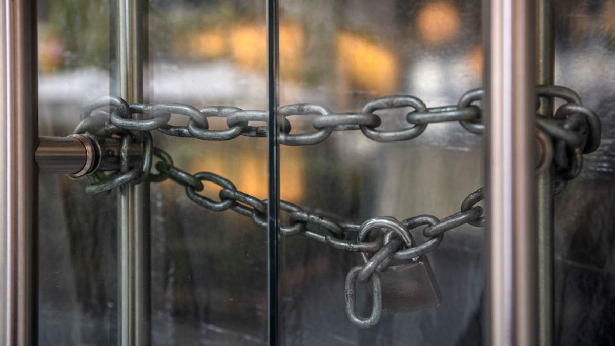 o companie de prelucrare a lemnului din salaj se inchide si da afara toti angajatii