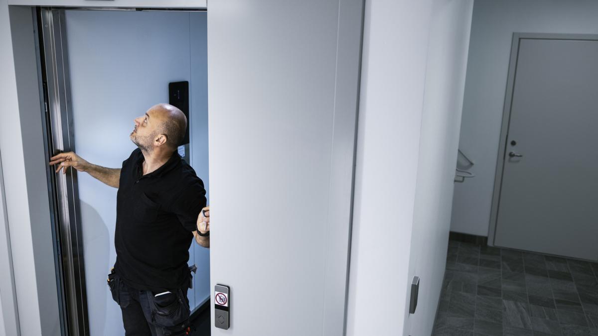 primaria sectorului 1 scoate la licitatie modernizarea a aproape 900 de ascensoare din blocuri reabilitate termic