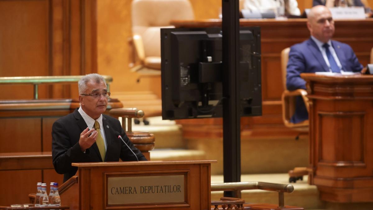 aur vrea sa dea jos guvernul bolojan dar in mai peiu confirma negocieri cu psd daca o depuneti voi o votam