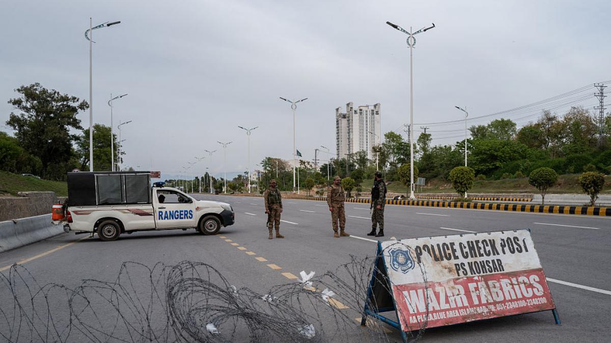 capitala care arata ca in pandemie strazile sunt goale magazinele sunt inchise mii de oameni au fost obligati sa si caute alta casa