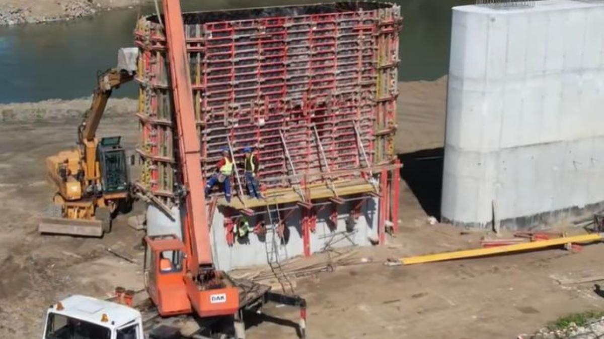 lucrarile la primul pod peste prut la nivel de autostrada cu republica moldova avanseaza care e stadiul dupa un an de santier