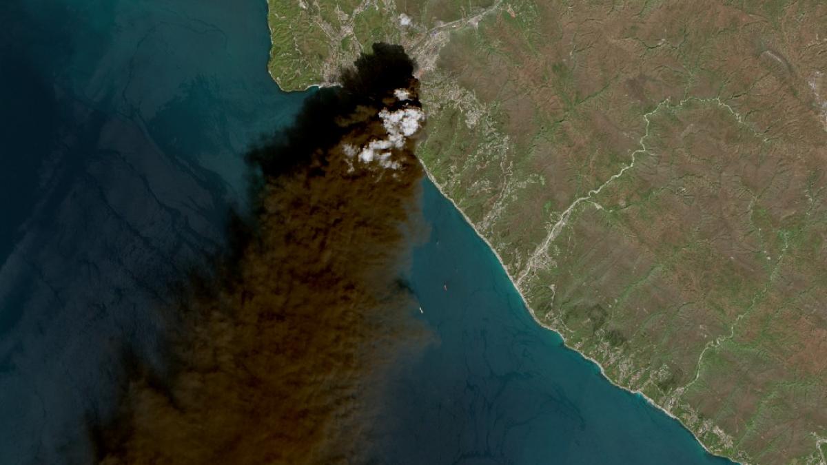 o catastrofa ploua cu pacura peste rusi la soci si pe litoralul marii negre putin e acuzat ca ignora dezastrul