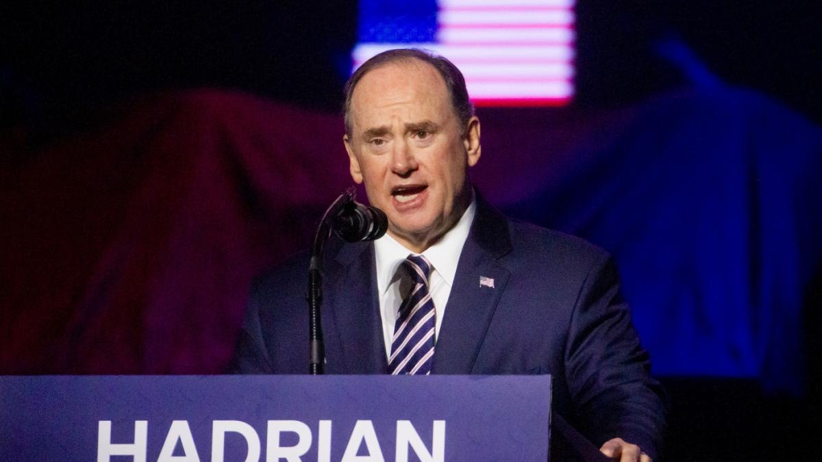 secretarul marinei sua a fost dat afara in plin razboi cu iranul hegseth era nemultumit de relatia lui directa cu trump