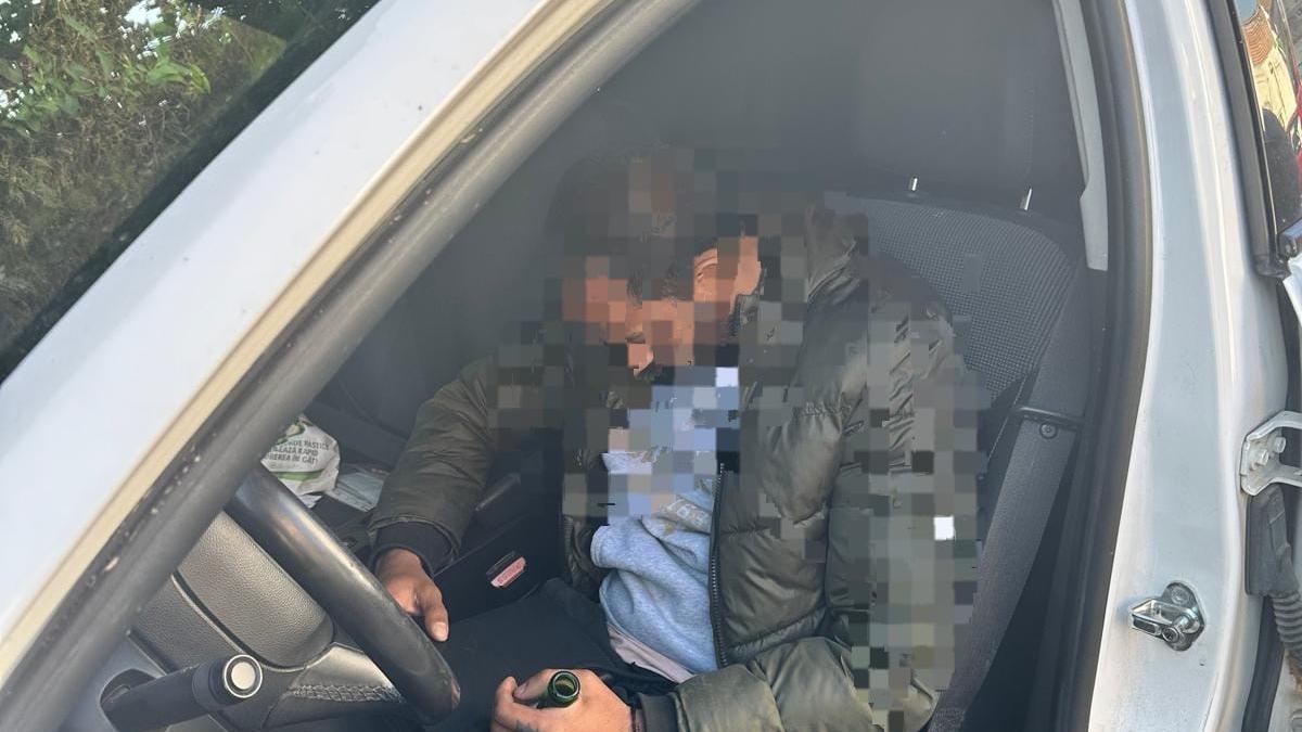 un hot a adormit in masina din care voia sa fure la targu jiu imagini uimitoare cu ce au gasit politistii la fata locului