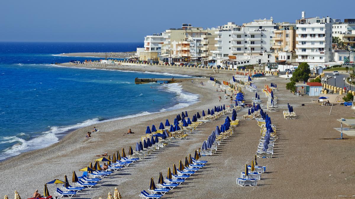 grecia scoate sezlongurile de pe sute de plaje ce se schimba pentru turisti in 2026