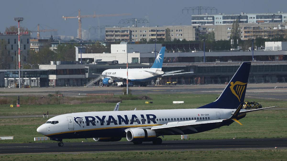 dupa frankfurt dusseldorf si stuttgart ryanair inchide si baza de la berlin guvernul german nu are nicio strategie