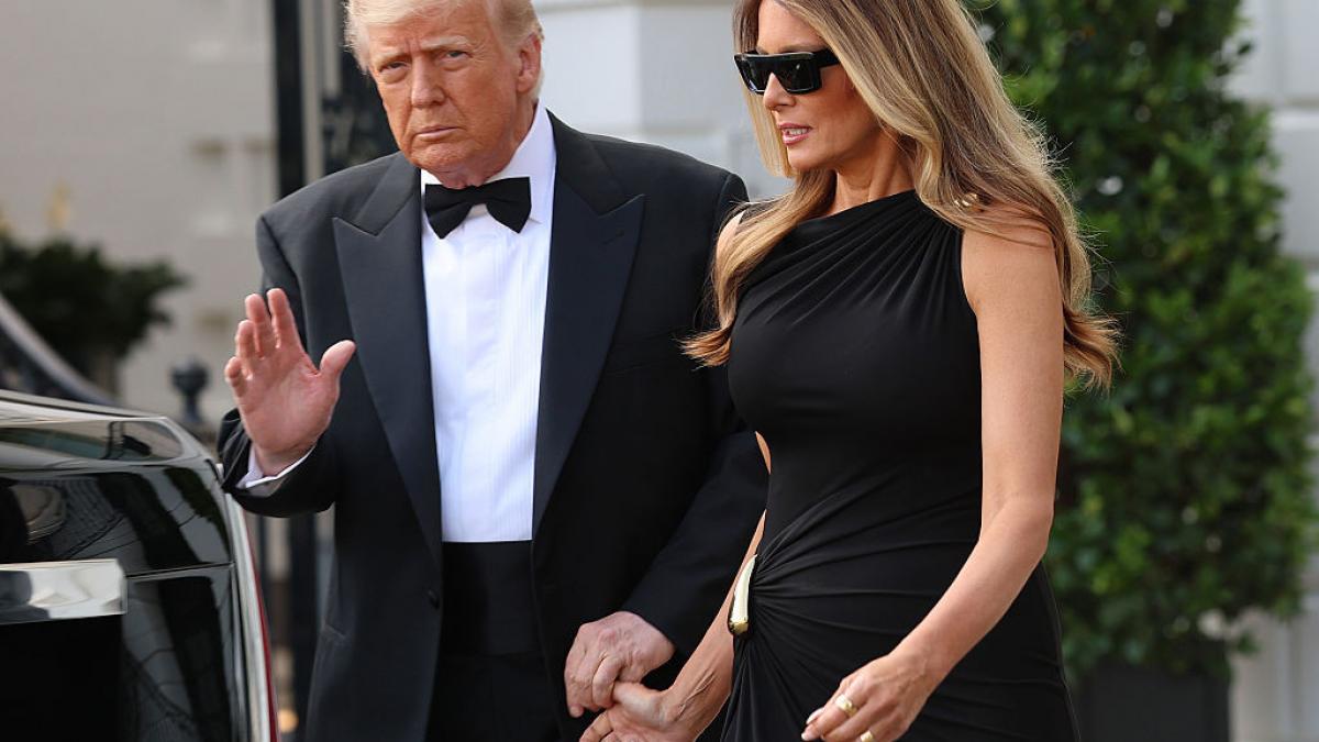 focuri de arma la dineul corespondentilor de la casa alba donald si melania trump evacuati suspectul a fost prins