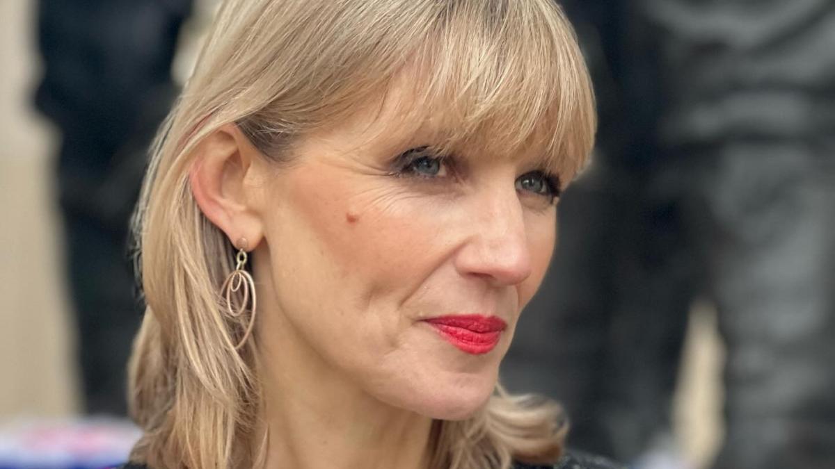 limba care se pierde pe drum tessa dunlop si batalia ei pentru un examen de limba romana in scolile britanice