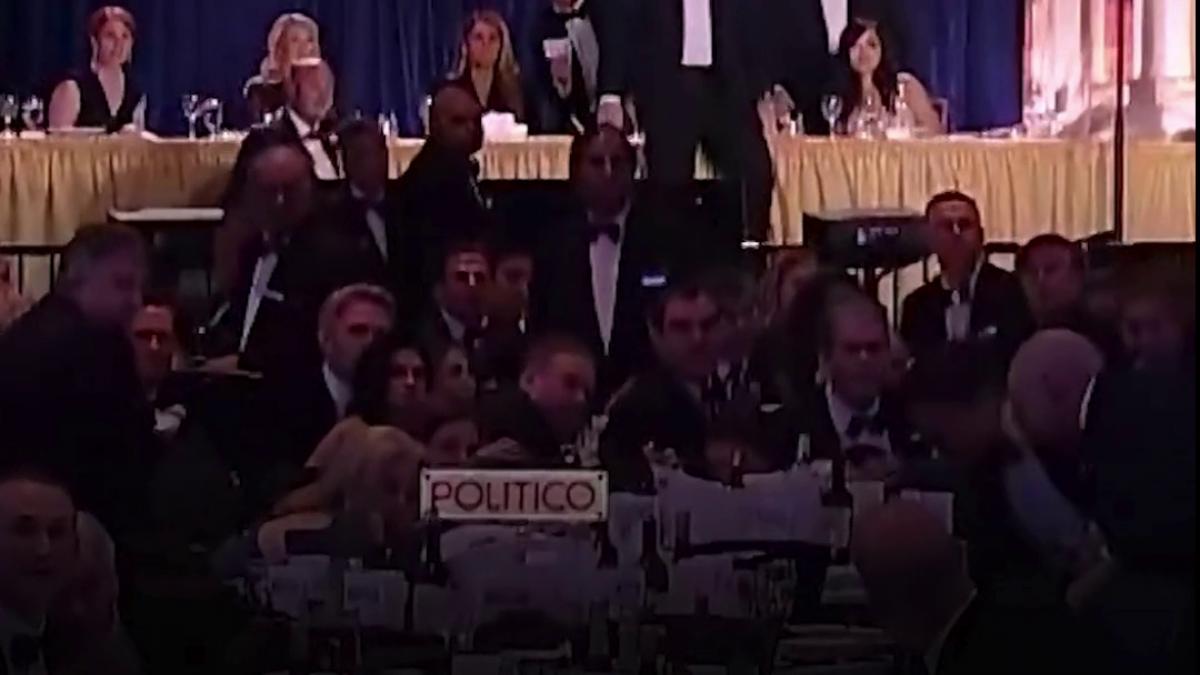 momentul in care s au auzit focuri de arma la dineul corespondentilor de la casa alba