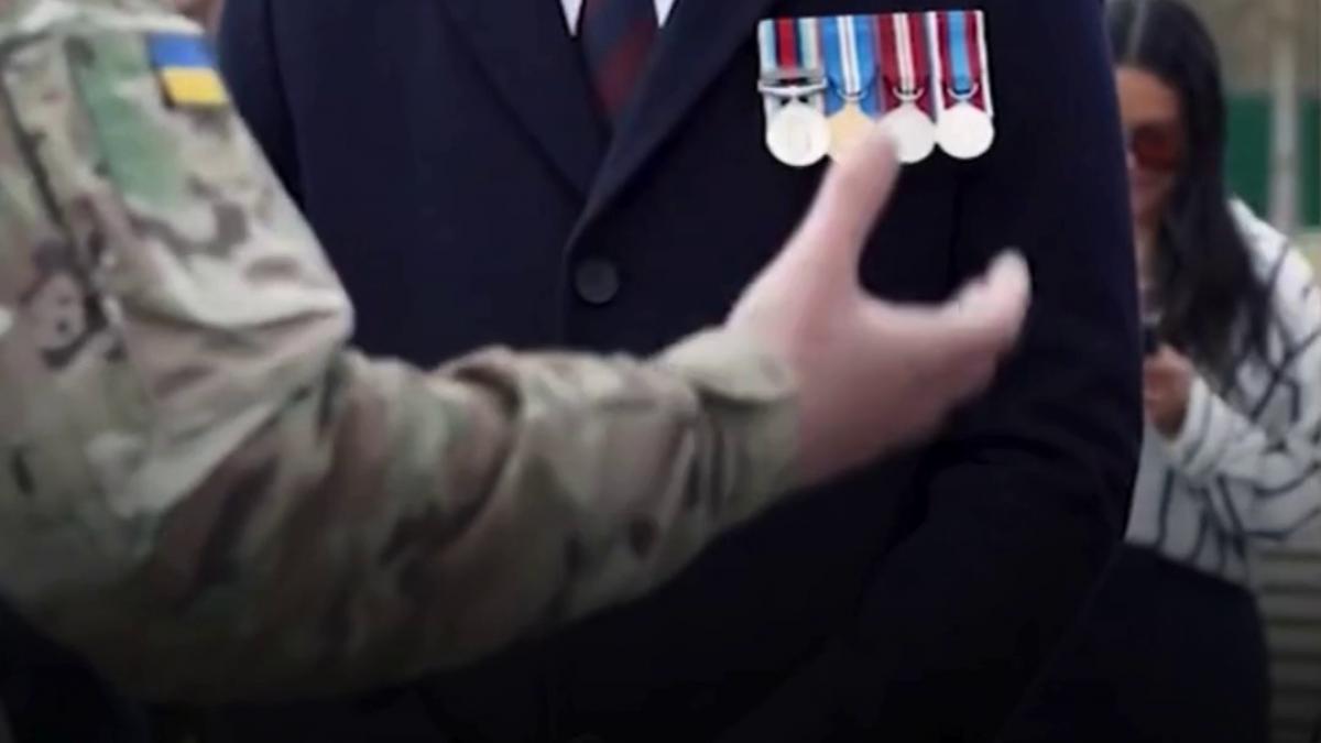 printul harry a adus un omagiu soldatilor ucraineni cazuti in lupta