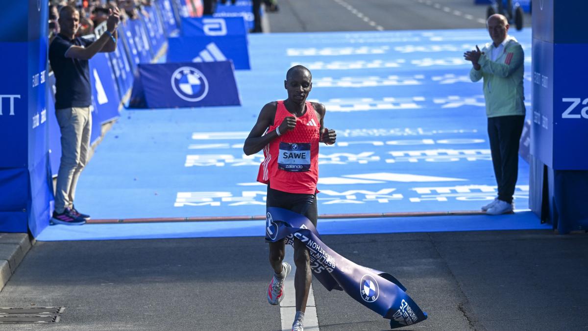 record in atletism sabastian sawe a devenit primul om din istorie care a alergat un maraton in mai putin de doua ore