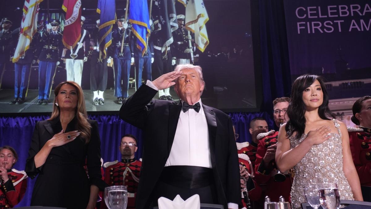 suspectul care a tras la dineul corespondentilor de la casa alba a fost identificat trump a publicat imagini cu acesta alergand