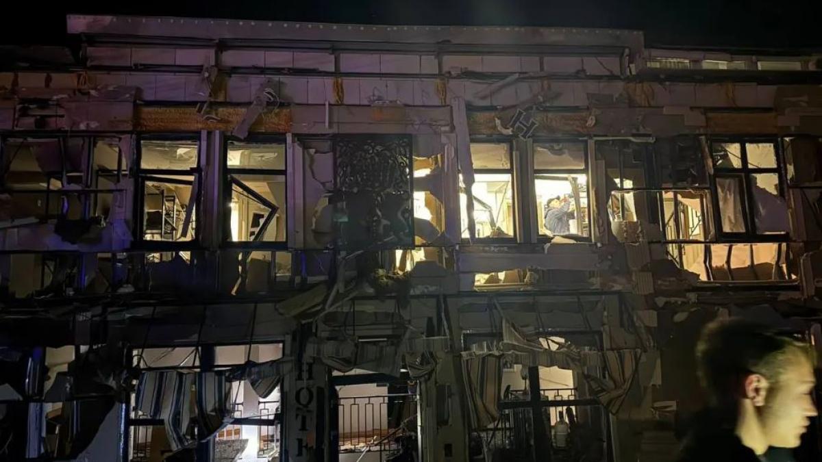 atacuri masive ale rusiei asupra ucrainei au folosit bombe aeriene ghidate si drone cladiri rezidentiale si un hotel avariate