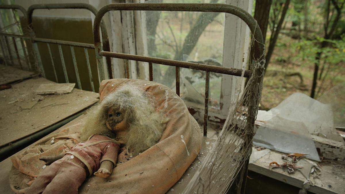 in interiorul cernobilului la 40 de ani de la dezastru centrala nucleara ramane un pericol mortal din cauza rusiei