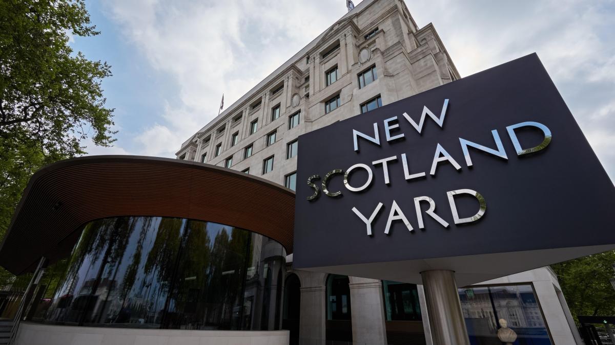 primarul londrei sadiq khan ar putea opri un contract urias intre palantir si scotland yard