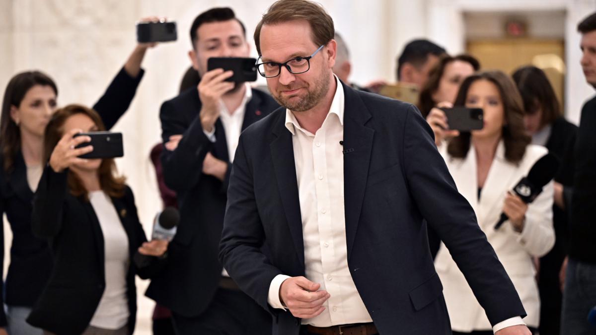 usr nu exclude negocieri cu parlamentarii aur pentru guvernul bolojan fritz aur este un partid extremist e extensia psd