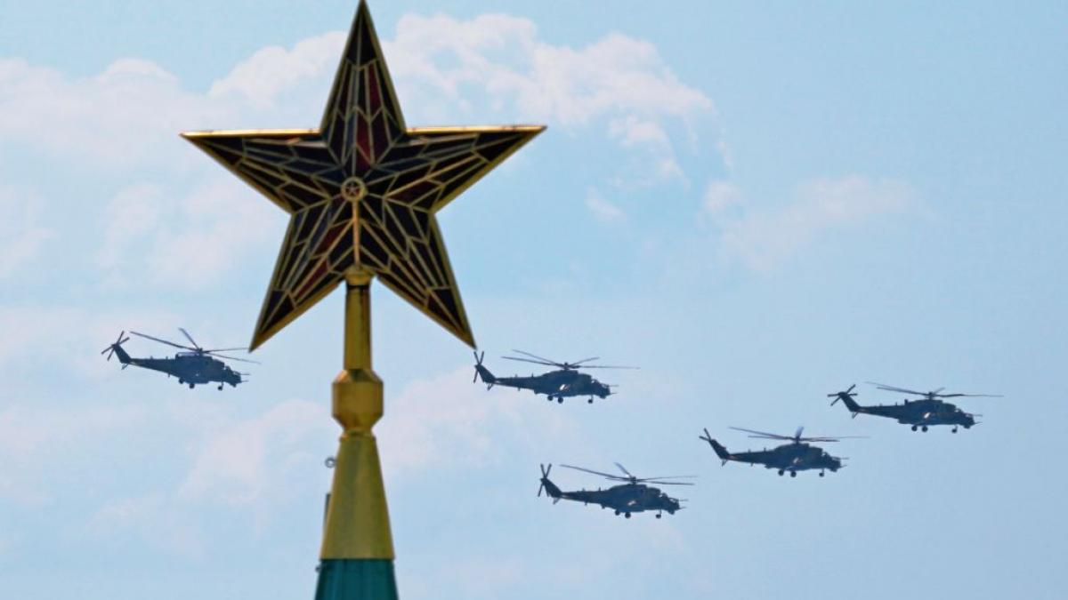 de teama dronelor ucrainene putin reduce drastic parada militara de la moscova de 9 mai fara blindate si cateva sute de invitati