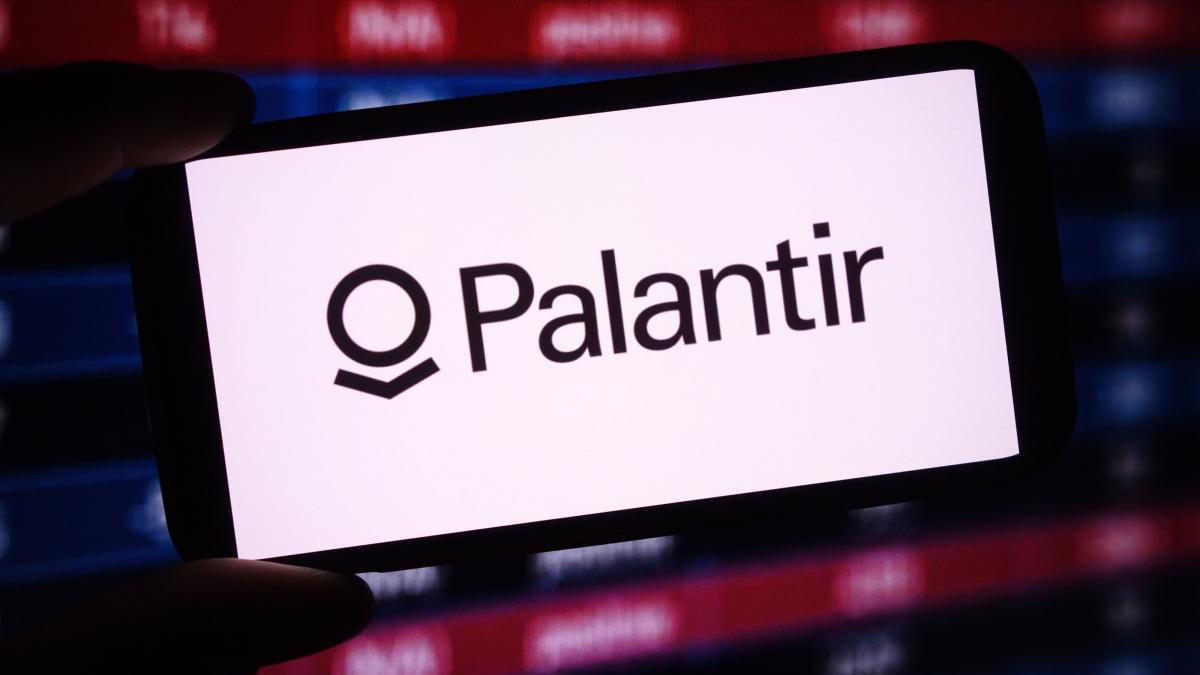 manifestul palantir starneste agitatie pe retelele sociale tehnofascism parodie dupa robocop