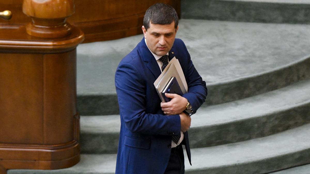 radu miruta este acuzat ca s a opus proiectului cea mai moderna arma de asalt produsa la cugir voia sa o faca o companie straina