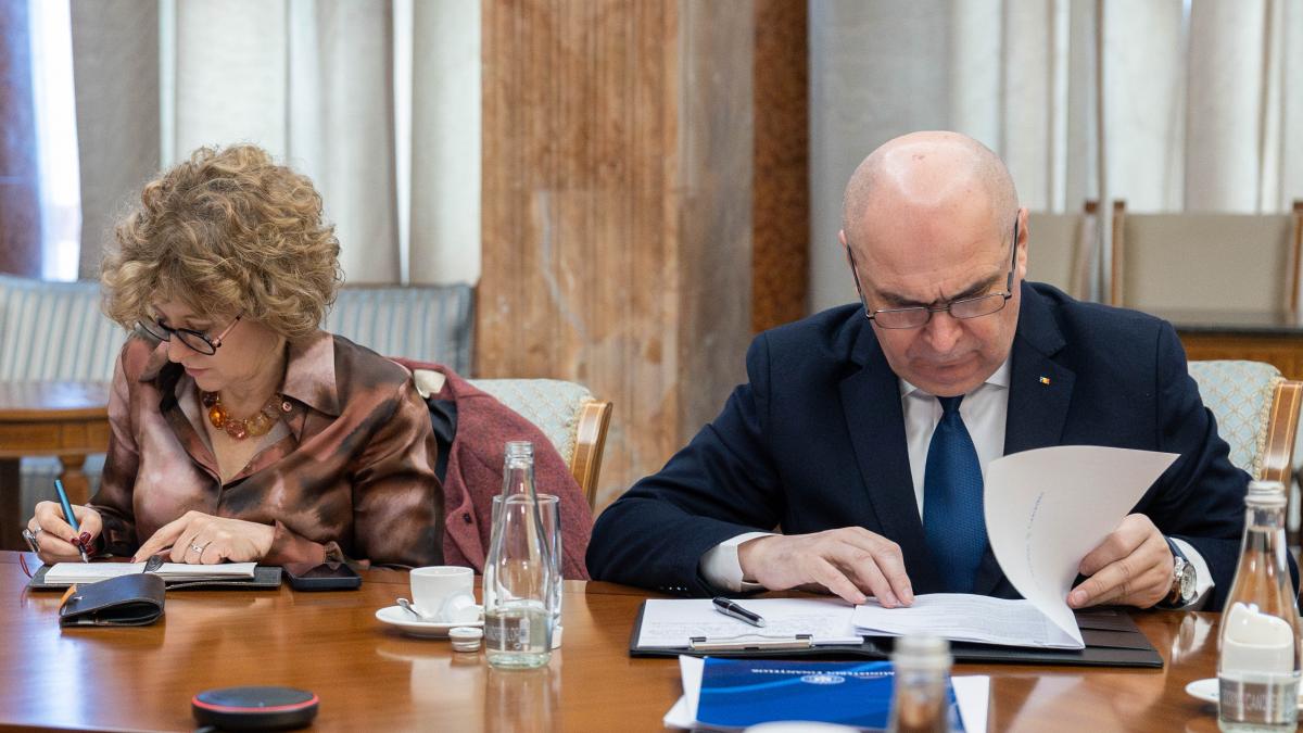 scandalul vanzarii companiilor la bursa vicepremierul gheorghiu spune ca listarea accelerata are avantaje psd si aur modifica legea