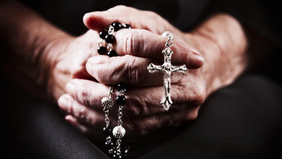 video o calugarita din germania a devenit virala dupa ce a mancat pentru prima oara in viata un kebab are 92 de ani