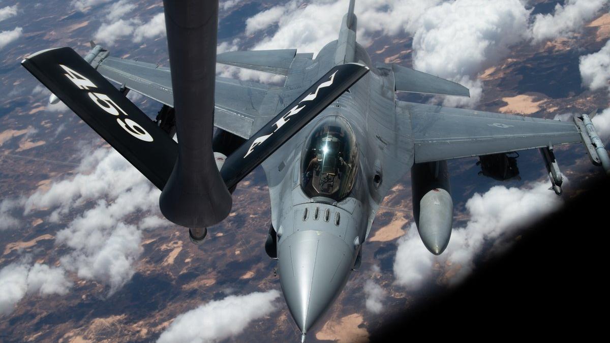 avioane radar awacs piloti wild weasel realimentare in aer cum ar controla nato spatiul aerian intr un conflict la scara larga