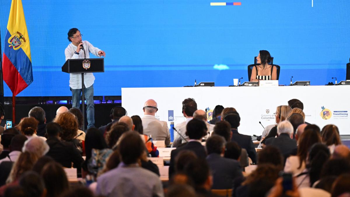 un model sinucigas de capitalism care duce la razboi si fascism ameninta lumea avertizeaza un sef de stat la un summit climatic